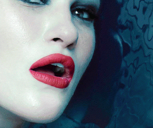 VOIR Fashion Magazine Issue 20 - Woman of Substance