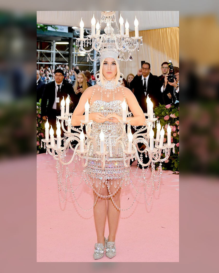 metgala moschino katyperry candles camp