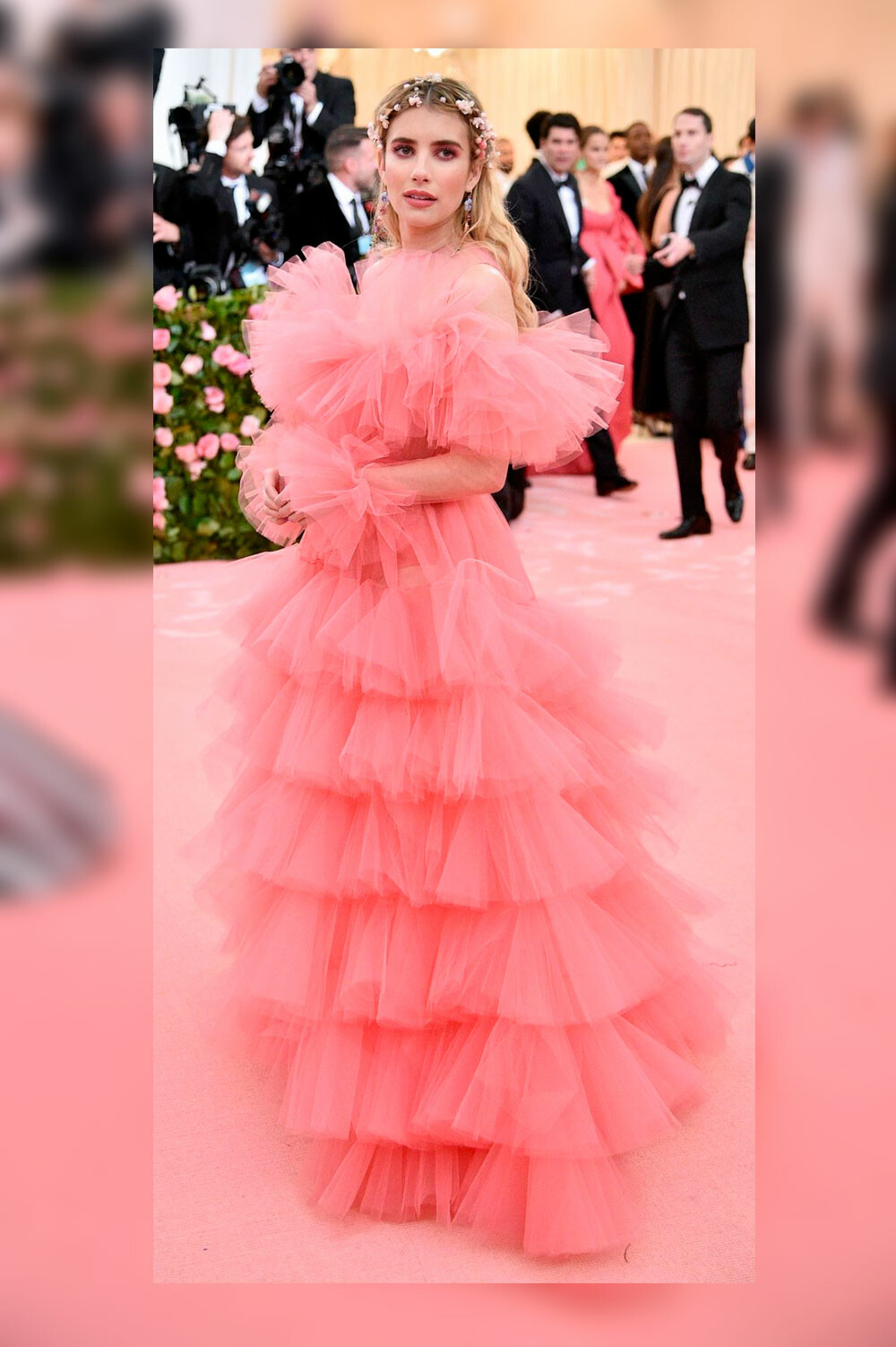 emmaroberts metgala camp pink GiambattistaValli