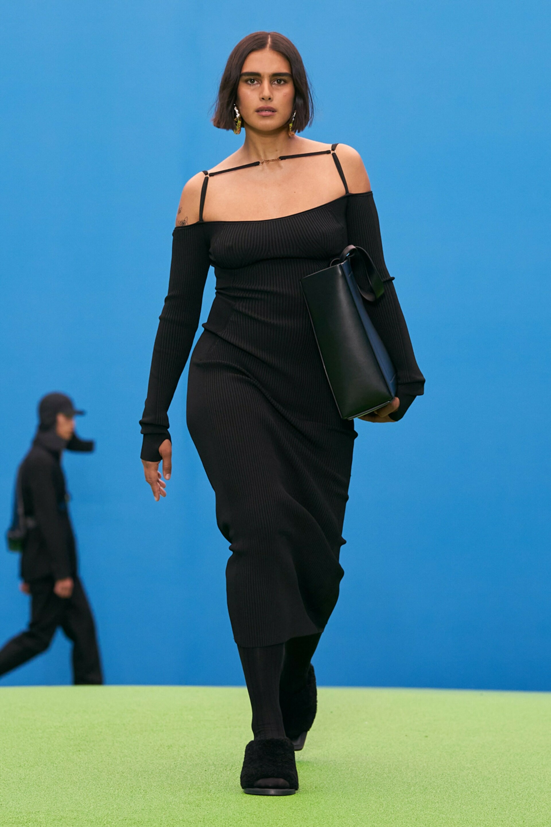 Jacquemus Showcases Revolutionary Seasonless Separates - Voir Fashion