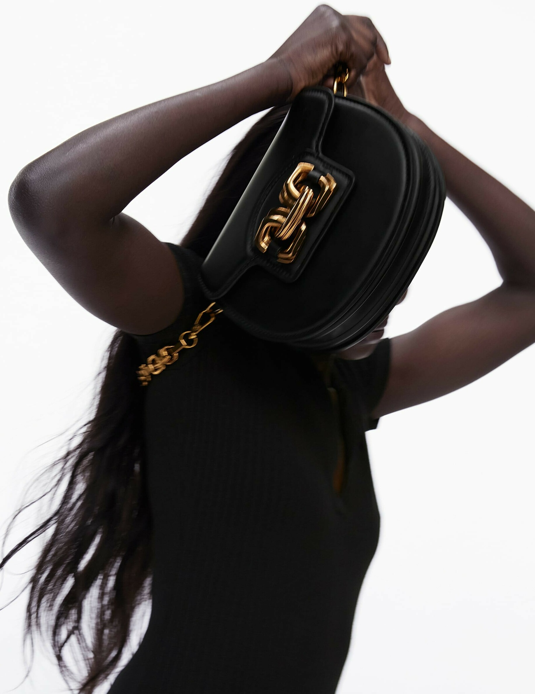 Product Spotlight: Zara Handbags That Look High-End - Voir Fashion